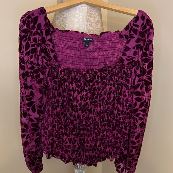 Velvet Burnout Torrid Size 2 Smocked TOP Sheer
Floral Sleeves Purple Wine Crop - Picture 8 of 17